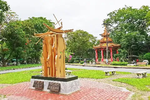 Related to “Alveo” Italian-Thai Friendship Sculpture