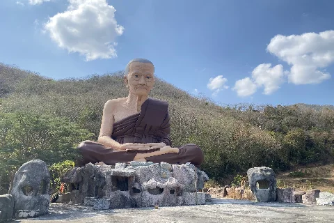 Related to Wat Huai Prap Wararam