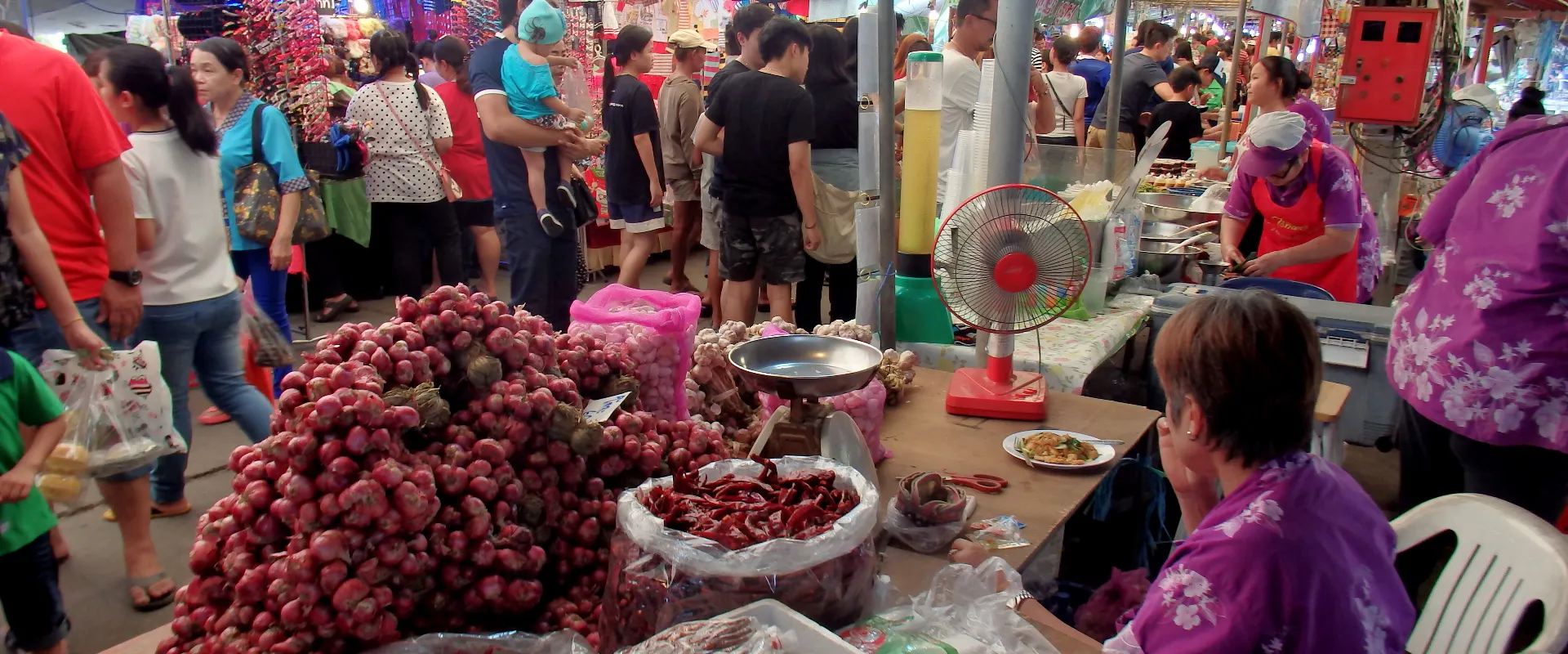 Food and produce stalls under the canopy at Bang Nam Phueng Floating Market, Samut Prakan