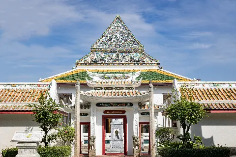 Related to Chom Thong District