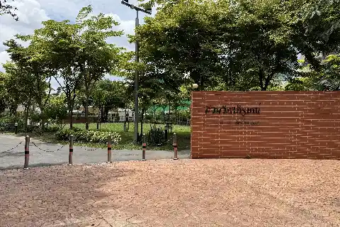 Related to Vibhaphirom Park