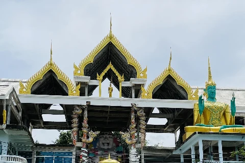 Related to Wat Khao Itisukto