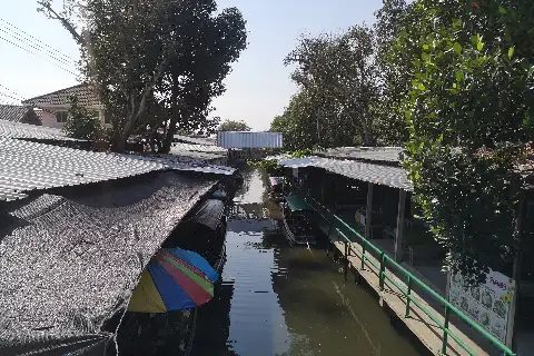 Related to Khlong Lad Mayom Floating Market