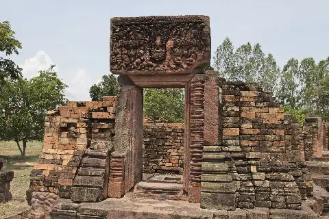Related to Roi Et