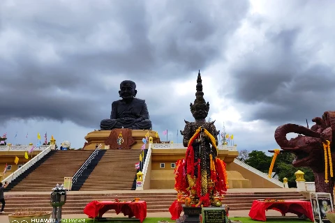 Related to Wat Huay Mongkol